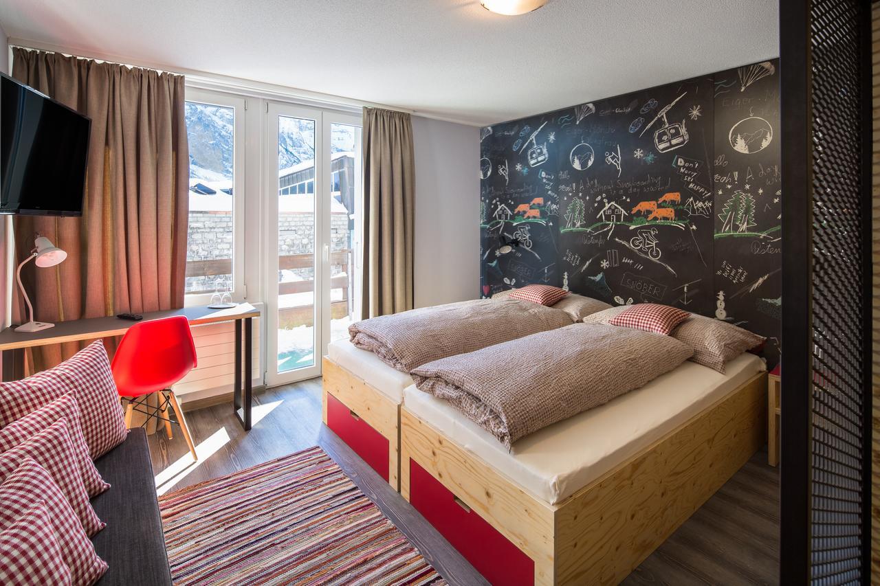 Familienzimmer mit Bergblick und eigenem Bad